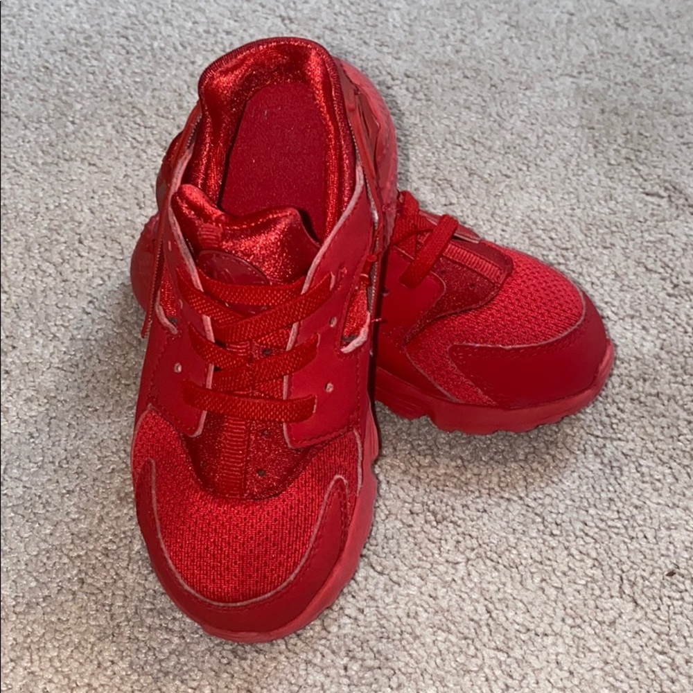 Red Nike Huarache